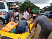 Selain Evakuasi Korban Banjir, Jaringan Relawan Dan TIDAR-ERME Salurkan Bantuan